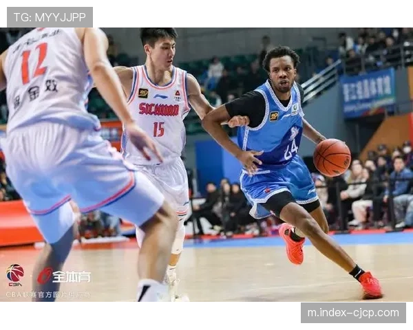 纳托尔12分3板4助表现全面,新疆外援成球队战术重要一环 纳托尔12分3板4助表现全面,新疆外援成球队战术重要一环